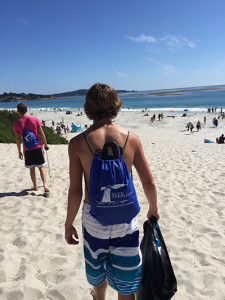 clean up volunteers on beach